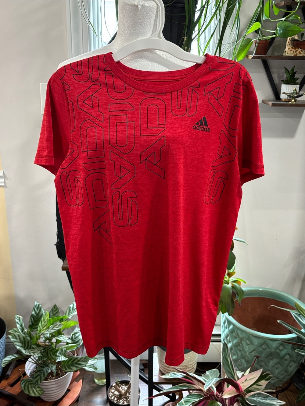 Adidas boys Red Short Sleeve Logo Tee with Black Graphic size 14/16